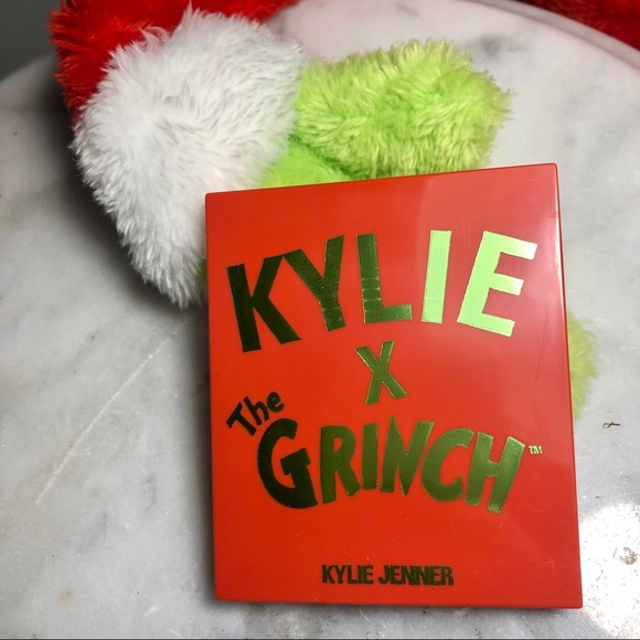 KYLIE X GRINCH MAX THE REINDEER BLUSH - Picture 3 of 8
